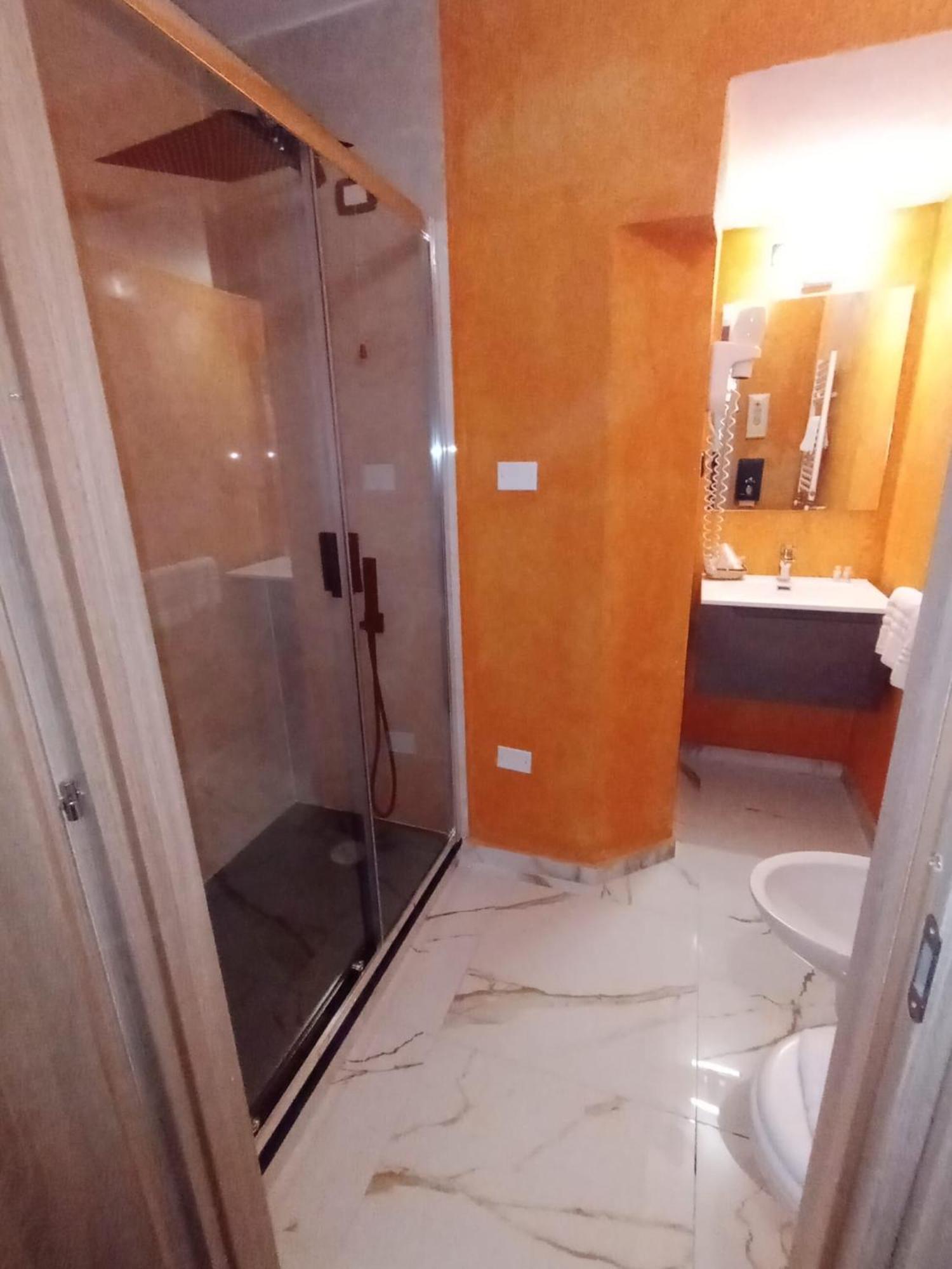 Hotel Veronese Genoa Bagian luar foto
