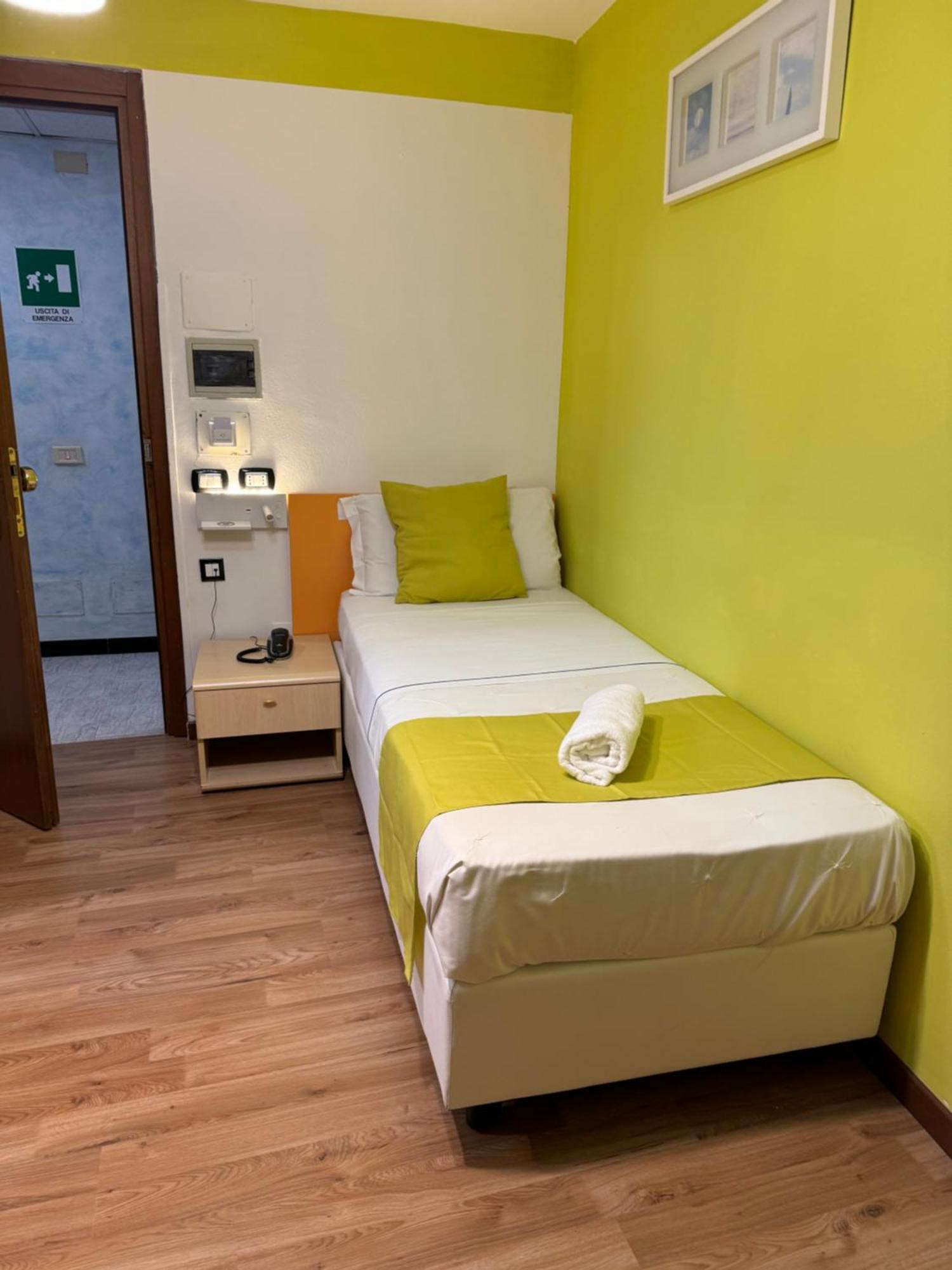 Hotel Veronese Genoa Bagian luar foto